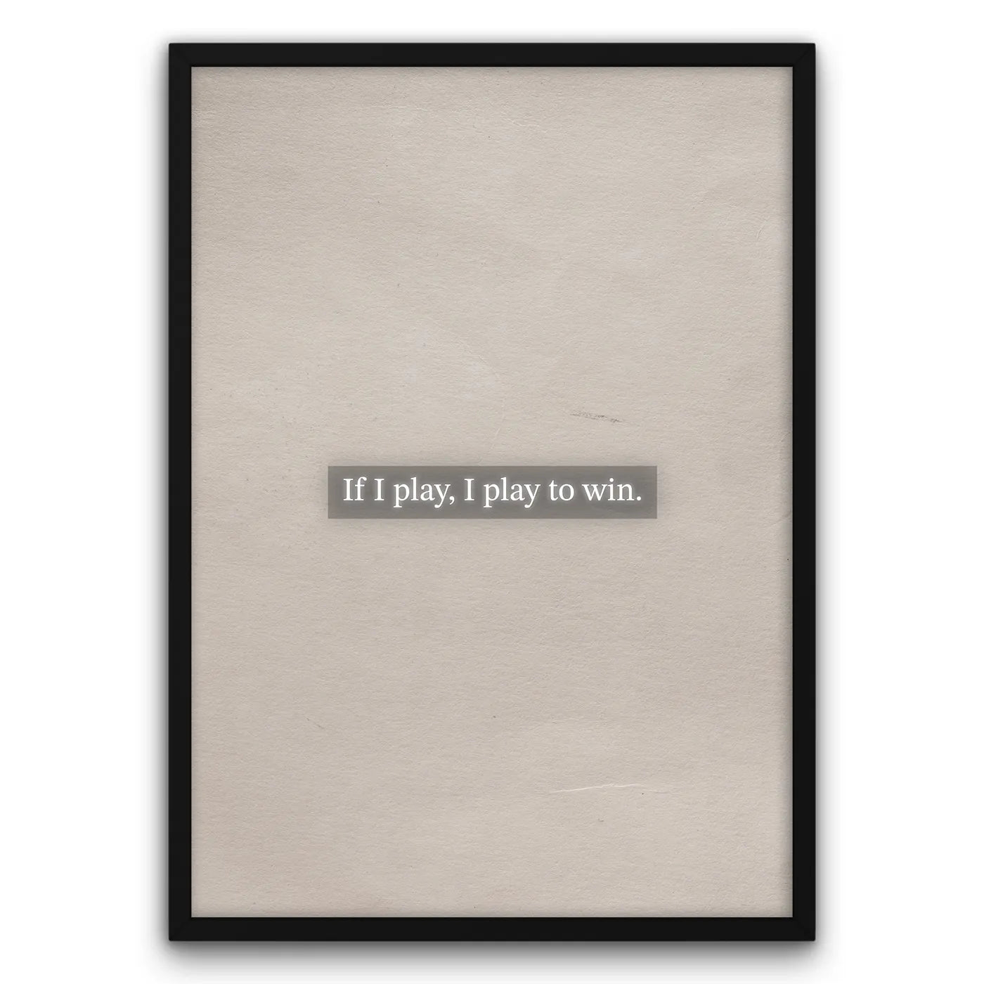 Plakat motywacyjny z napisem "If I play, I play to win" na szarym tle.