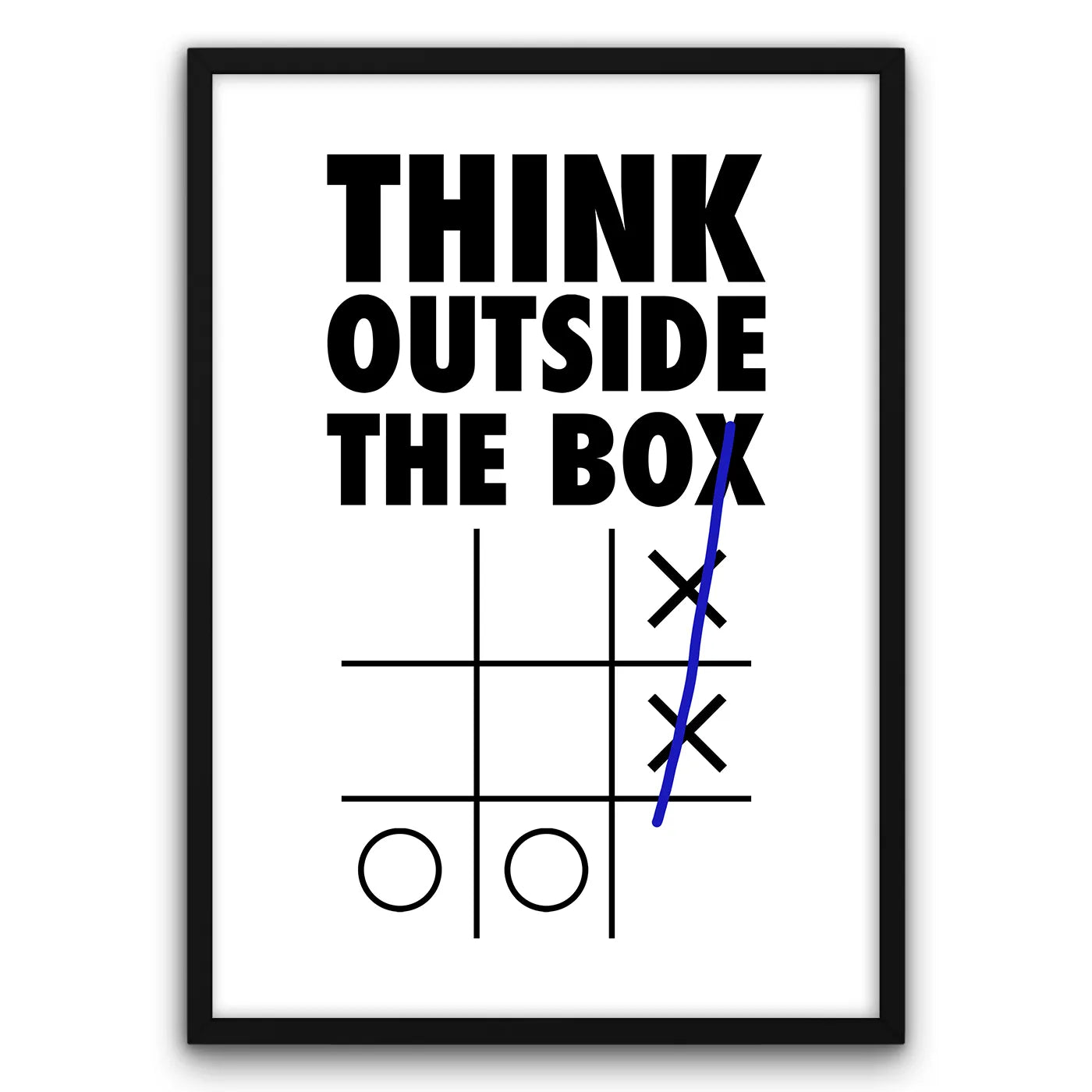 Plakat z napisem "Think Outside The Box" i grą w kółko i krzyżyk, gdzie krzyżyk wychodzi poza planszę.